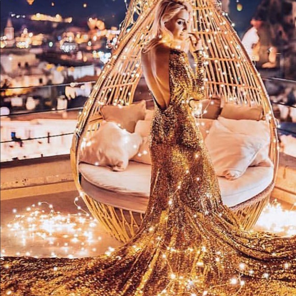 WELCOME to my closet. 💝 I Posh ambassador !!!💕💕 - Picture 3 of 7